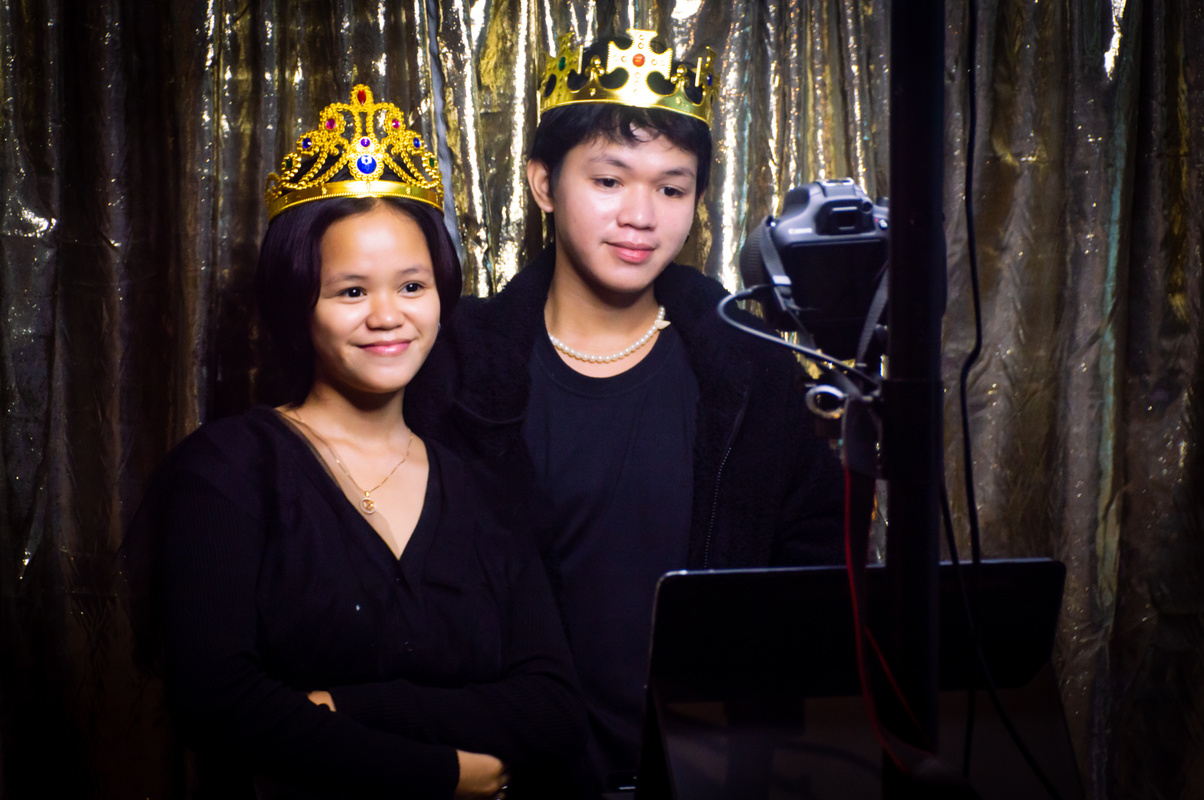 picture of two people on a photobooth